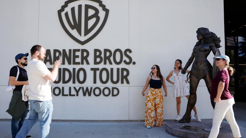 华纳90天易主大戏:28亿分手费、前首富豪赌、华盛顿暗手